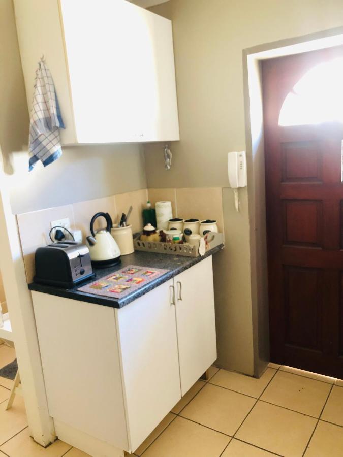 Cozy Guest Suite With Private Access Roodepoort Exteriör bild