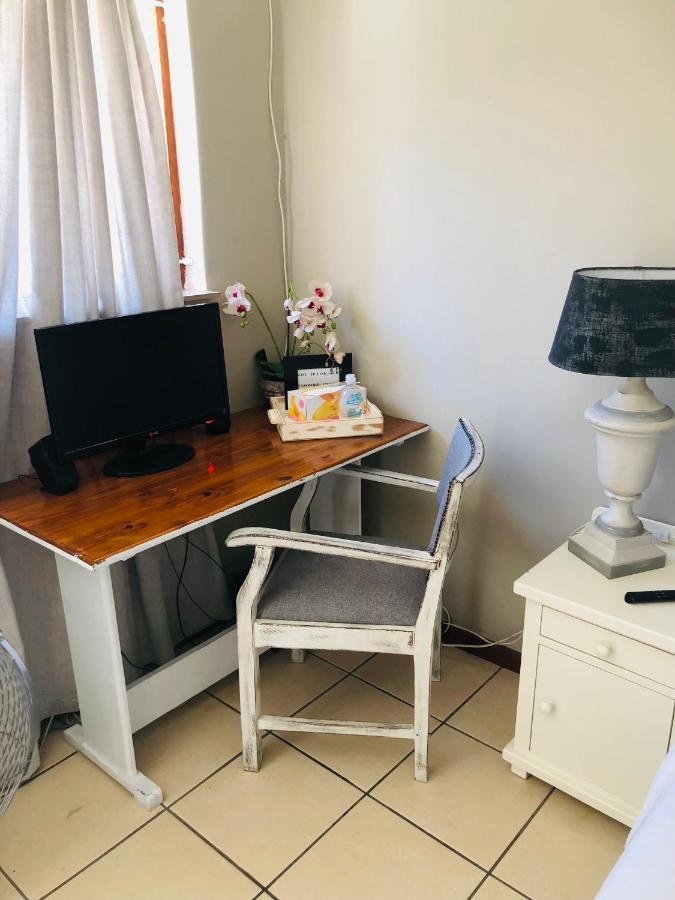 Cozy Guest Suite With Private Access Roodepoort Exteriör bild